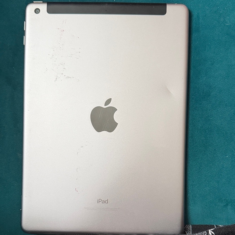 iPad 5th generation with Pink Case - Picture 4 of 8